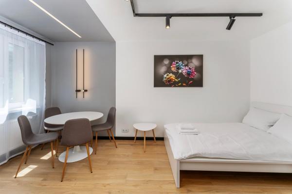 Topolowa Modern Studio by BookingHost, Kraków