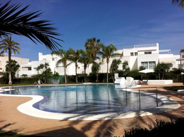 Nella foto è visibile l'oggetto Apartamento VenAVera Playa Mimosas 11 La Aldea de Puerto Rey Piscina y Jardines Muy Tranquilo WIFI situato nella città di Vera.