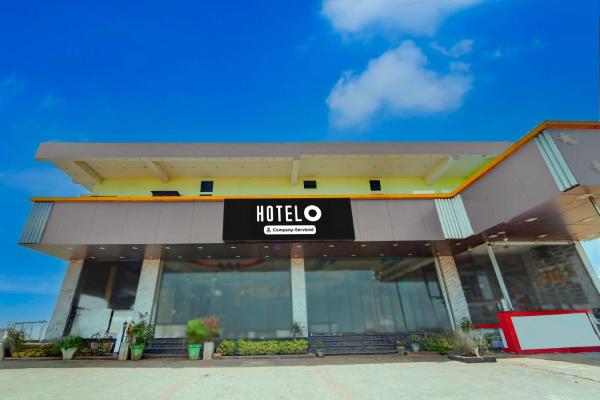 写真にはPeraiyūr市にあるHotel O Madurai Theni Roadが写っています。
