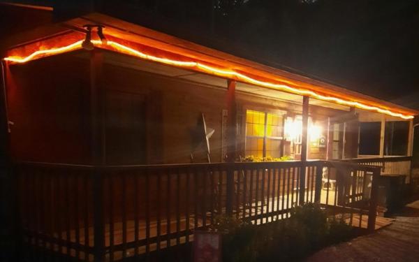 A la foto es mostra l'objecte TN Bear Den situat a la ciutat de Sevierville.
