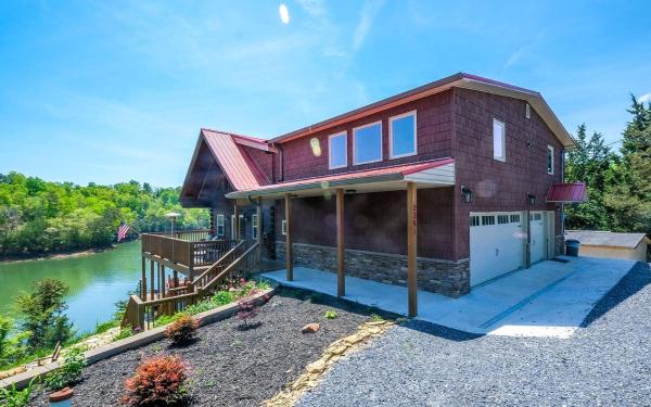 A la foto es mostra l'objecte Smoky Mountain Lake Retreat situat a la ciutat de Sevierville.