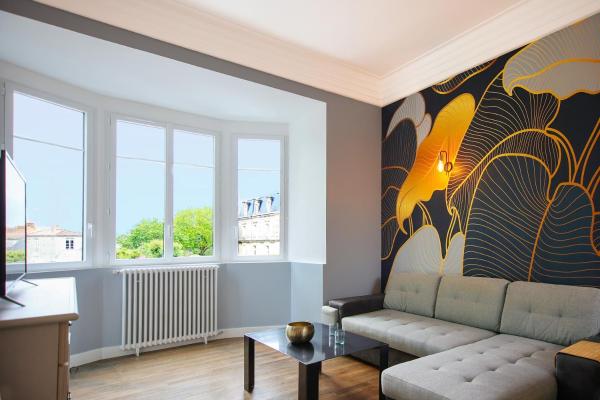 照片显示了位于Luçon市的Appartement avec terrasse物件。