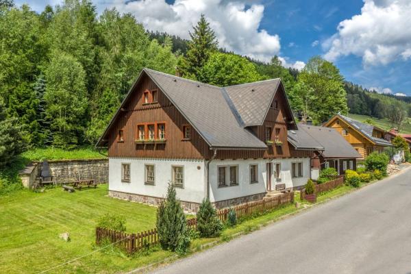 На фото показан объект Apartmán U potoka, расположенный в городе Горни-Маршов.