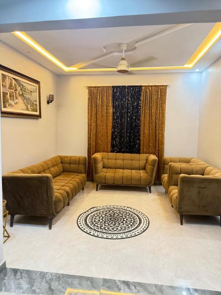 A la foto es mostra l'objecte Malik House Ali block Bahria town karachi situat a la ciutat de Karachi.