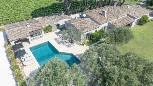 A la foto es mostra l'objecte JAMES FCD56 - luxury villa with pool for rent in the vineyards near Saint Tropez situat a la ciutat de Cogolin.