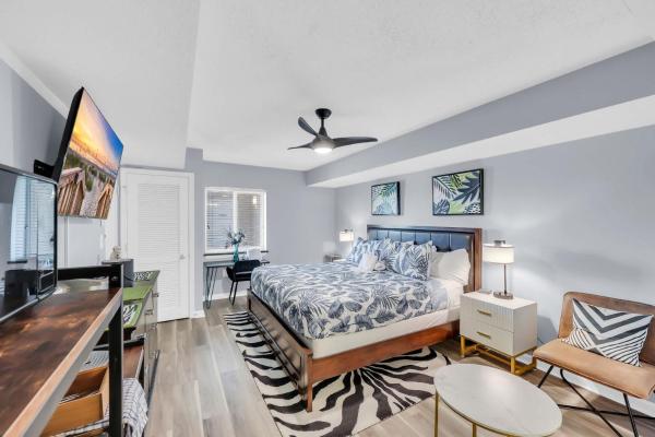Huge 15000sf Pool Modern Studio at Barefoot Resort, Myrtle Beach