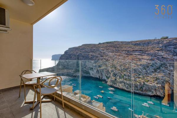 La photo montre l'objet Modern 2BR Apt with stunning sea views in Gozo by 360 Estates situé dans la ville de Xlendi.