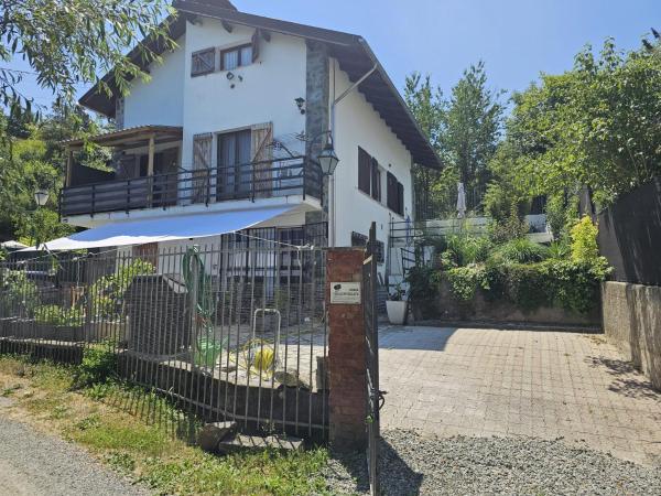 照片显示了位于Pontinvrea市的Casa Pina物件。