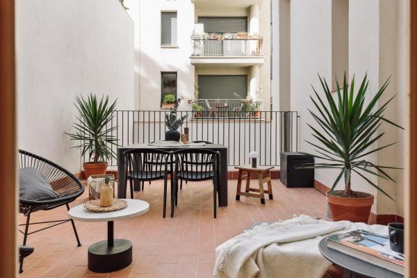Asmali - 2 bedrooms and terrace in Sant Pere, Barcelona