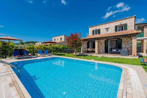 The photo shows the Villa Rizolia Enea by Villa Plus located in the city of Lithakia.