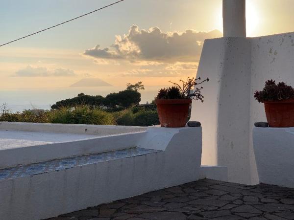 På bildet vises objektet House La Pennata - sea view som ligger i byen Malfa.