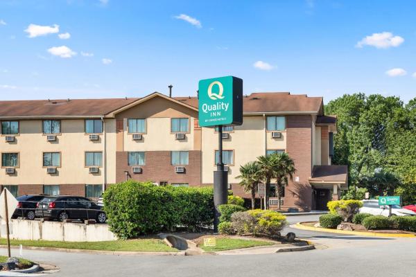 The photo shows the Quality Inn Atlanta Airport-Central located in the city of Atlanta.