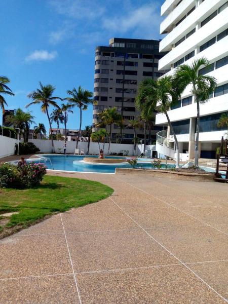 Apartamento en Costa Azul,frente la vela, Porlamar