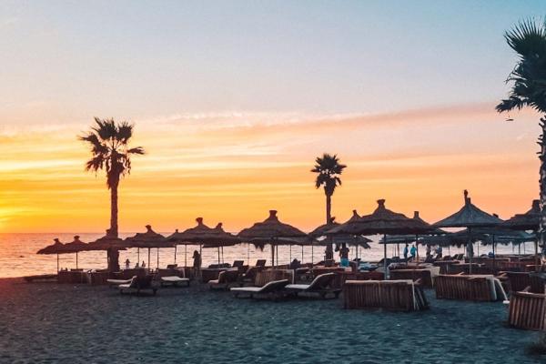 Na fotografii je vidět objekt Harmonia Spille nacházející se ve městě Bashtovë.