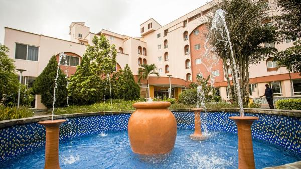 Na zdjęciu widoczny jest obiekt The African Regent Hotel położony w mieście Akra.