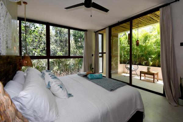 Na zdjęciu widoczny jest obiekt Jungle Sanctuary with Spa położony w mieście Tulum.