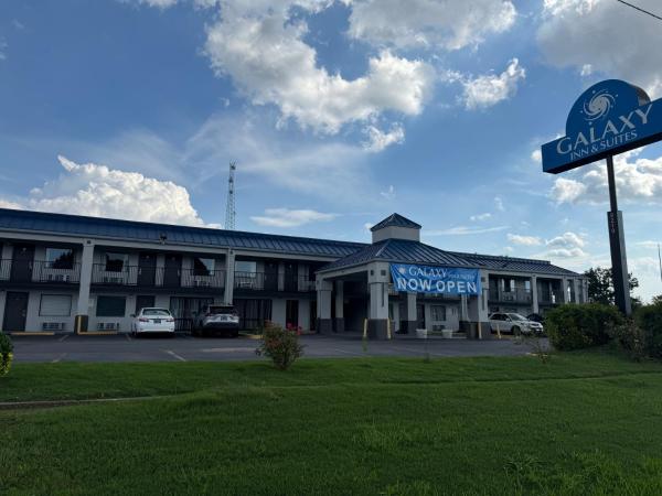 A la foto es mostra l'objecte Galaxy Inn & Suites situat a la ciutat de Mabelvale.