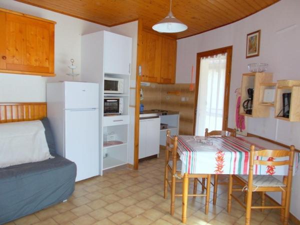 A la foto es mostra l'objecte T2 lumineux avec terrasse sud, parking et Wifi à Barbotan - FR-1-841-42 situat a la ciutat de Gabarret.