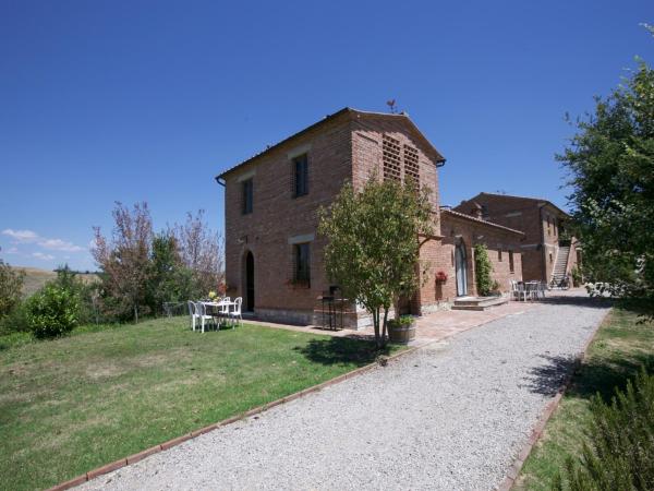 На фото показан объект Lovely farmhouse in Tuscany with panoramic view, расположенный в городе Guistrigona.