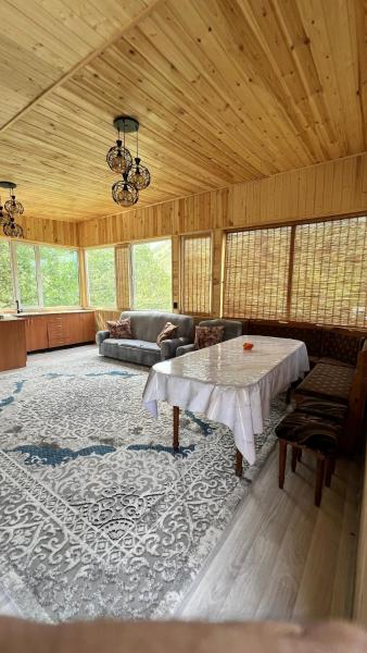På billedet ses objektet Жайлоо House beliggende i byen Yur'yevka.