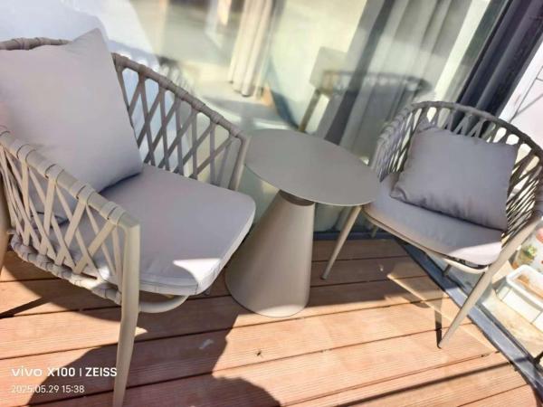 A la foto es mostra l'objecte Mobil-Home Aéroport Aix Marseille situat a la ciutat de Vitrolles.