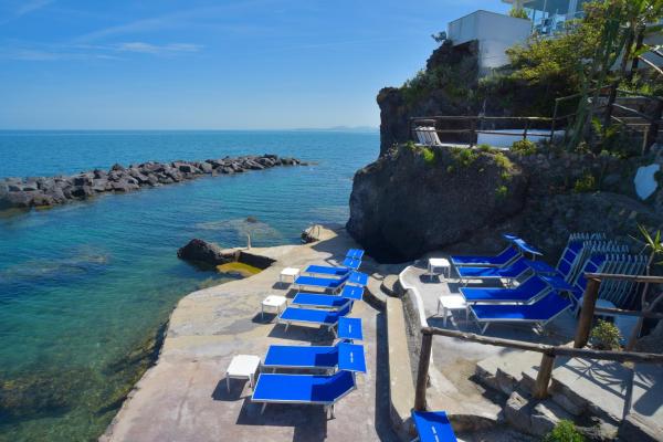 A la foto es mostra l'objecte Albergo Italia - Beach Hotel situat a la ciutat de Ischia.