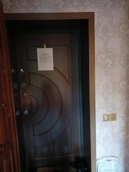 A la foto es mostra l'objecte Квартира 4 комнатная situat a la ciutat de Sumqayit.