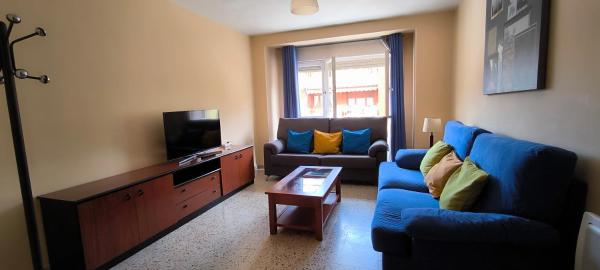 A la foto es mostra l'objecte Apartamentos Campomanes 1 situat a la ciutat de Campomanes.