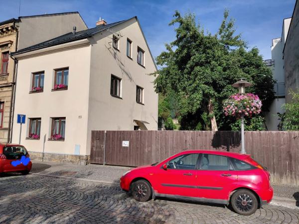 På bilden syns objektet Apartmán na Trávnicích som ligger i staden Turnov.