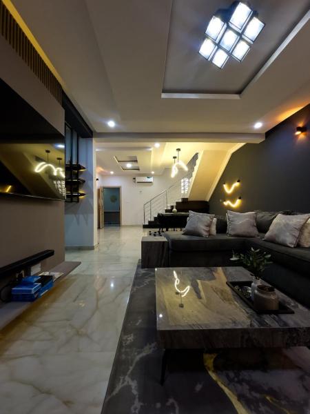 A la foto es mostra l'objecte Luxurious 4 Bedroom Apartment in Victoria Island situat a la ciutat de Lagos.