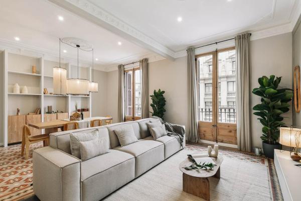 Velino - 4 bedrooms and office in Sant Antoni, Barcellona