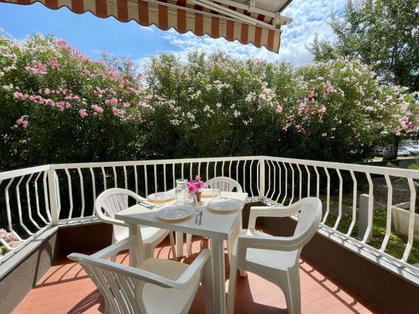 Na zdjęciu widoczny jest obiekt Enjoy the pool in our cozy flat położony w mieście Porto Santa Margherita di Caorle.