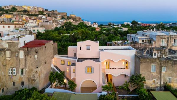 A la foto es mostra l'objecte Orìgenes Rooms situat a la ciutat de Procida.