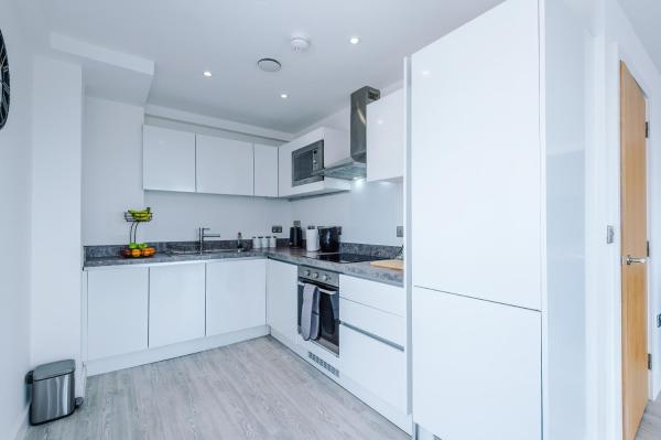Foto 9: 2BR Flat in Salford, Modern, City Centre, WiFi, Kitchen
