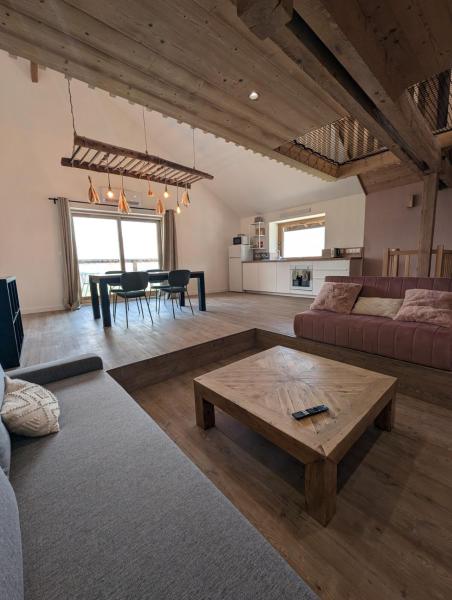 A la foto es mostra l'objecte Renovated apartment with view situat a la ciutat de Chanaz.