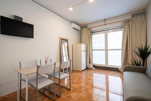 Loft Economico Cerca del Centro 1 Domitorio y Sofa cama 4pax AC, Valencia