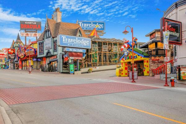 A la foto es mostra l'objecte Travelodge by Wyndham Niagara Falls At the Falls situat a la ciutat de Niagara Falls.