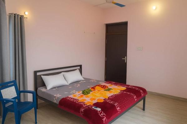 Na fotografii je vidět objekt Hotel Ma dhanbai Devi sewa sadan nacházející se ve městě Hindaun.