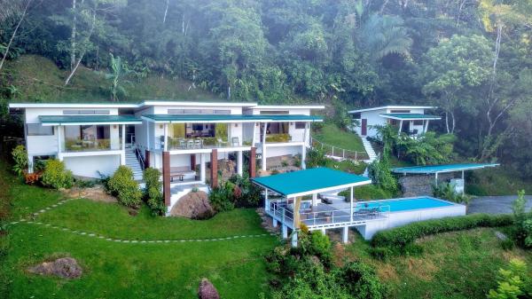 The photo shows the 3 Suites-views-great Pool-near Dominical-luxury located in the city of Hatillo.