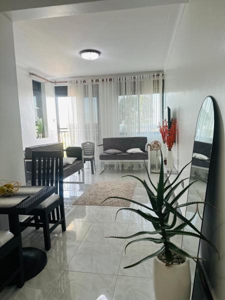 Lake view 2bedrooms 3 balconies WIFI Netflix 2bathroom 5mnts walk to the lake