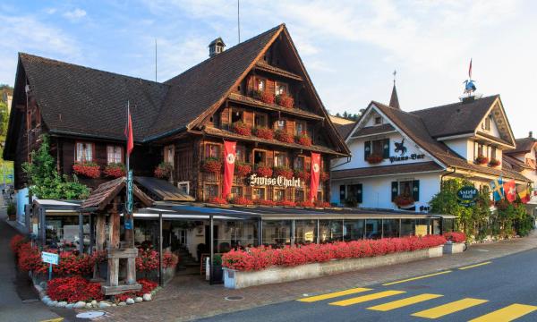 Na fotografii je vidět objekt Swiss-Chalet Merlischachen - Historik Chalet-Hotel Lodge nacházející se ve městě Immensee.