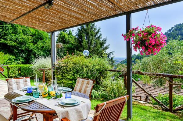 En la foto se muestra el objeto Stone Cottage Among Olive Trees Near Versilia Beaches ubicado en la ciudad de Strettoia.