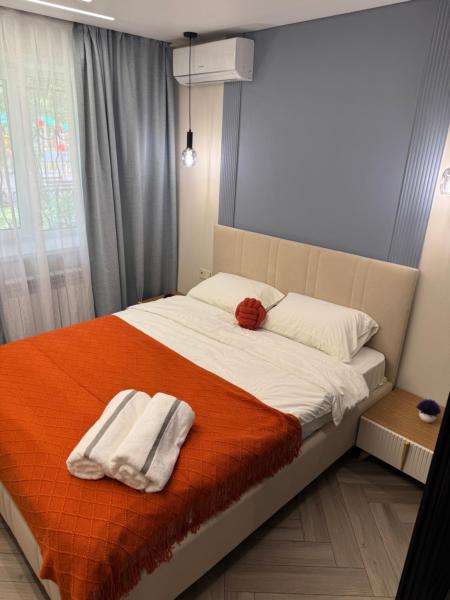 På billedet ses objektet Designer apartment opposite the Airport beliggende i byen Krasnoye Pole.