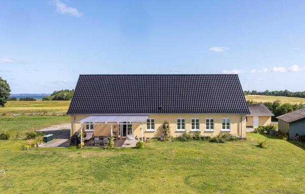 På billedet ses objektet Amazing Home In Rudkøbing With Wifi beliggende i byen Rudkøbing.