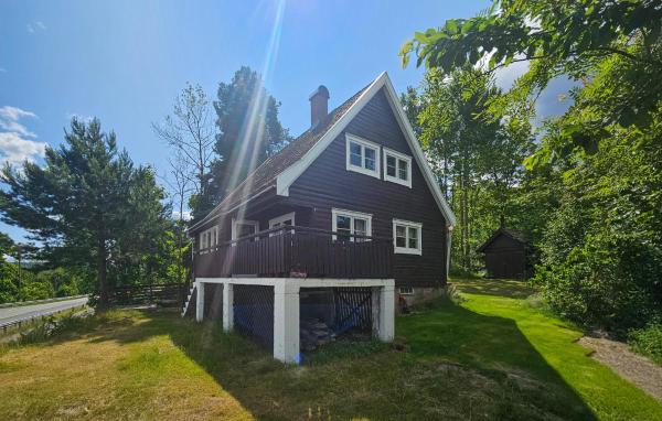 Nella foto è visibile l'oggetto Amazing Home In Svelvik With Wifi situato nella città di Røyken.