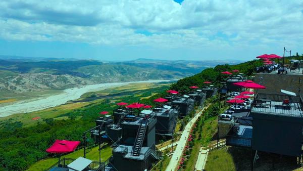 The photo shows the Buludlara Yaxın Cloud-Proximate located in the city of Şǝrǝdil.