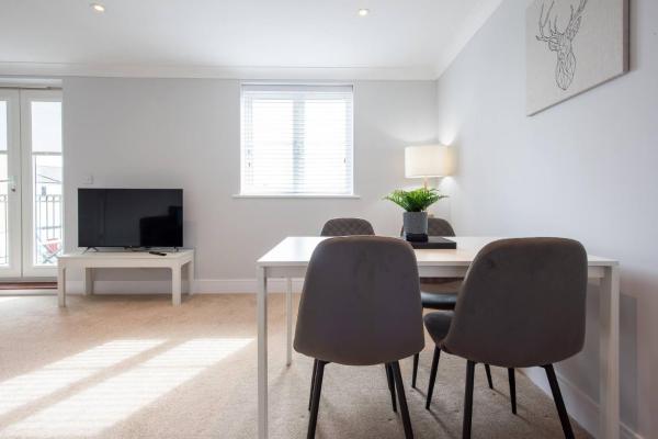 Fotografia 8: Two Bed Two Bath Flat with Balcony Near to Station