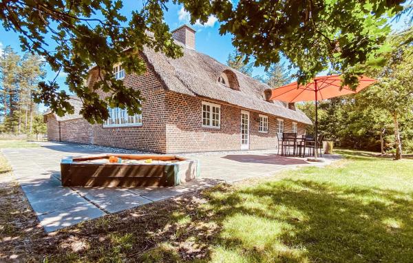 Kuvassa näkyy kohde Gorgeous Home In Ulfborg With Sauna, joka sijaitsee kaupungissa Ulfborg.