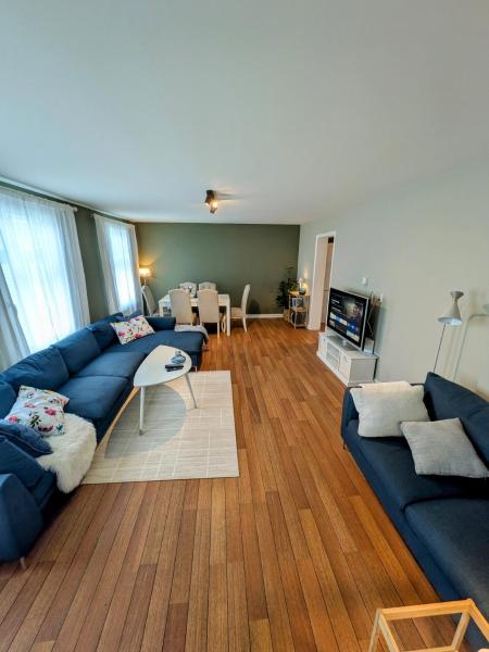 Nella foto è visibile l'oggetto Central and spacious 3-bedroom apartment situato nella città di Ime.