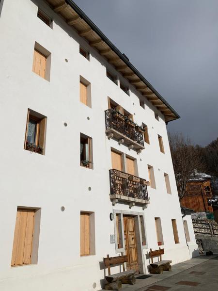Auf dem Foto ist das Objekt Sunny and cosy holiday apartment in the Dolomites in der Stadt Pianaz zu sehen.